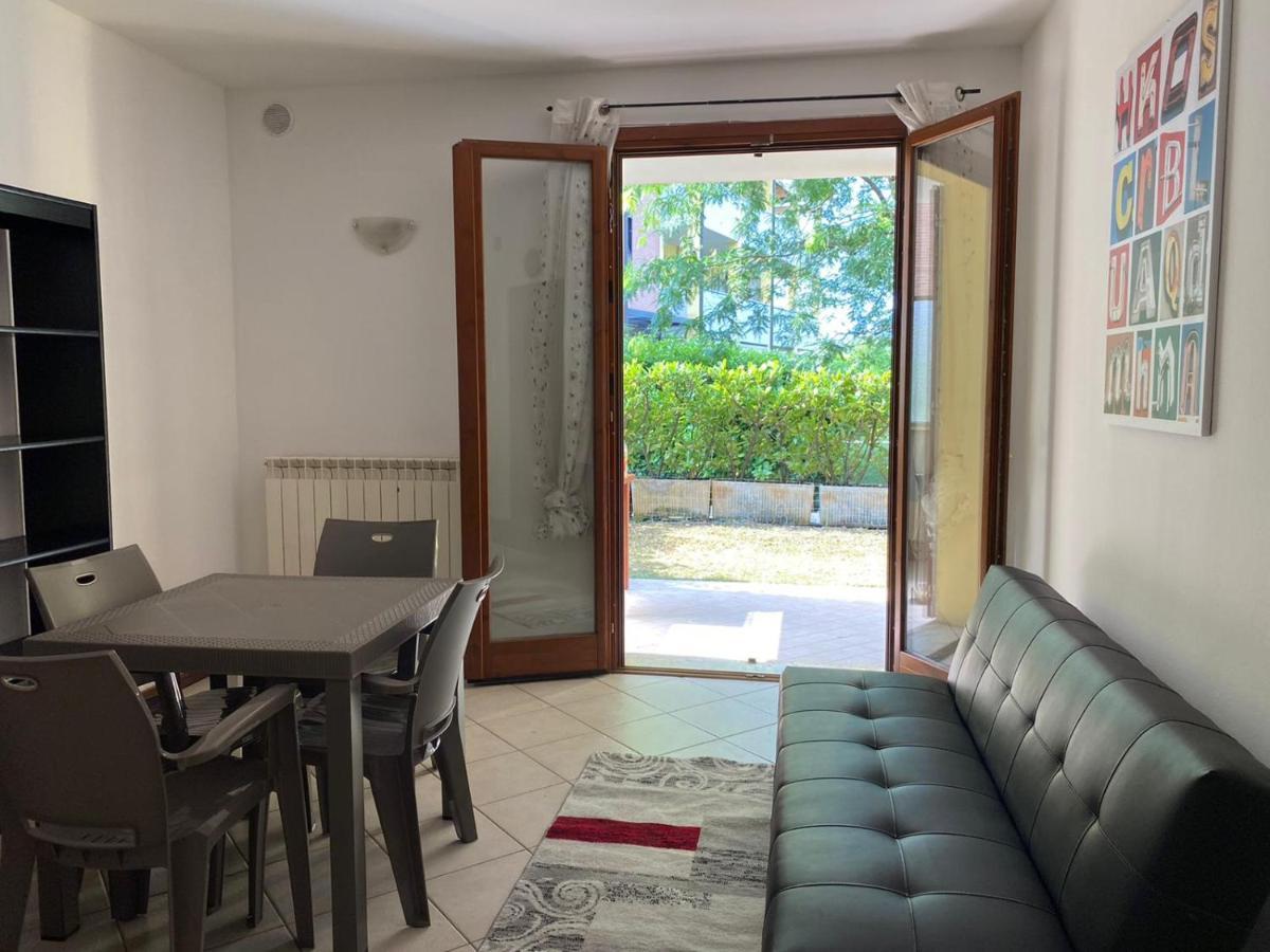 Appartamento Il Faro Con Giardino In Residence Con Piscina Desenzano del Garda Bagian luar foto