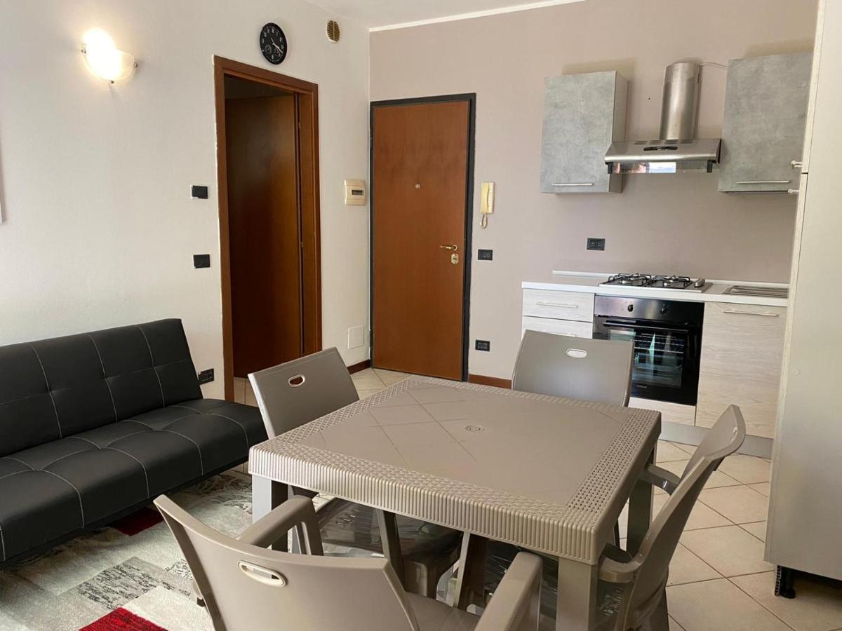 Appartamento Il Faro Con Giardino In Residence Con Piscina Desenzano del Garda Bagian luar foto