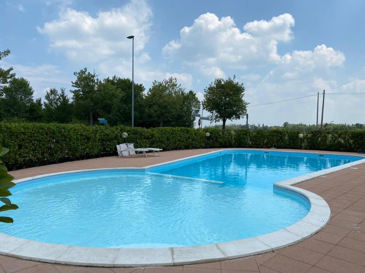 Appartamento Il Faro Con Giardino In Residence Con Piscina Desenzano del Garda Bagian luar foto
