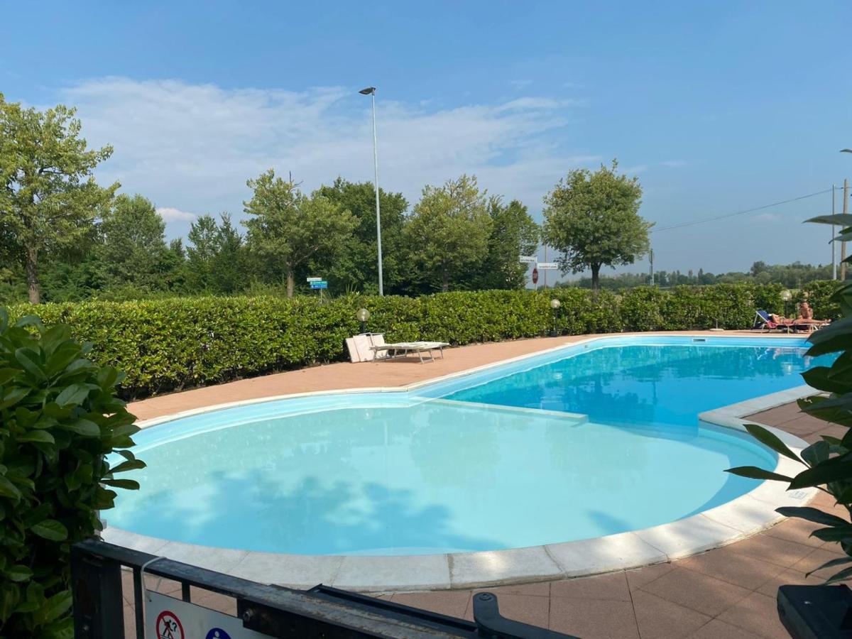 Appartamento Il Faro Con Giardino In Residence Con Piscina Desenzano del Garda Bagian luar foto