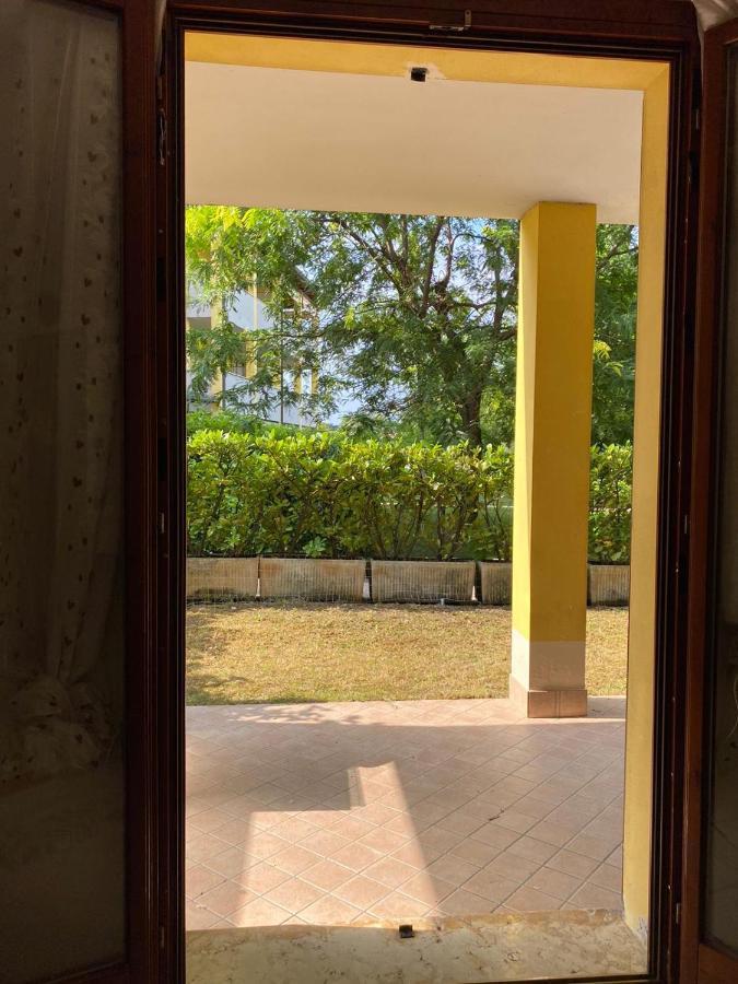 Appartamento Il Faro Con Giardino In Residence Con Piscina Desenzano del Garda Bagian luar foto