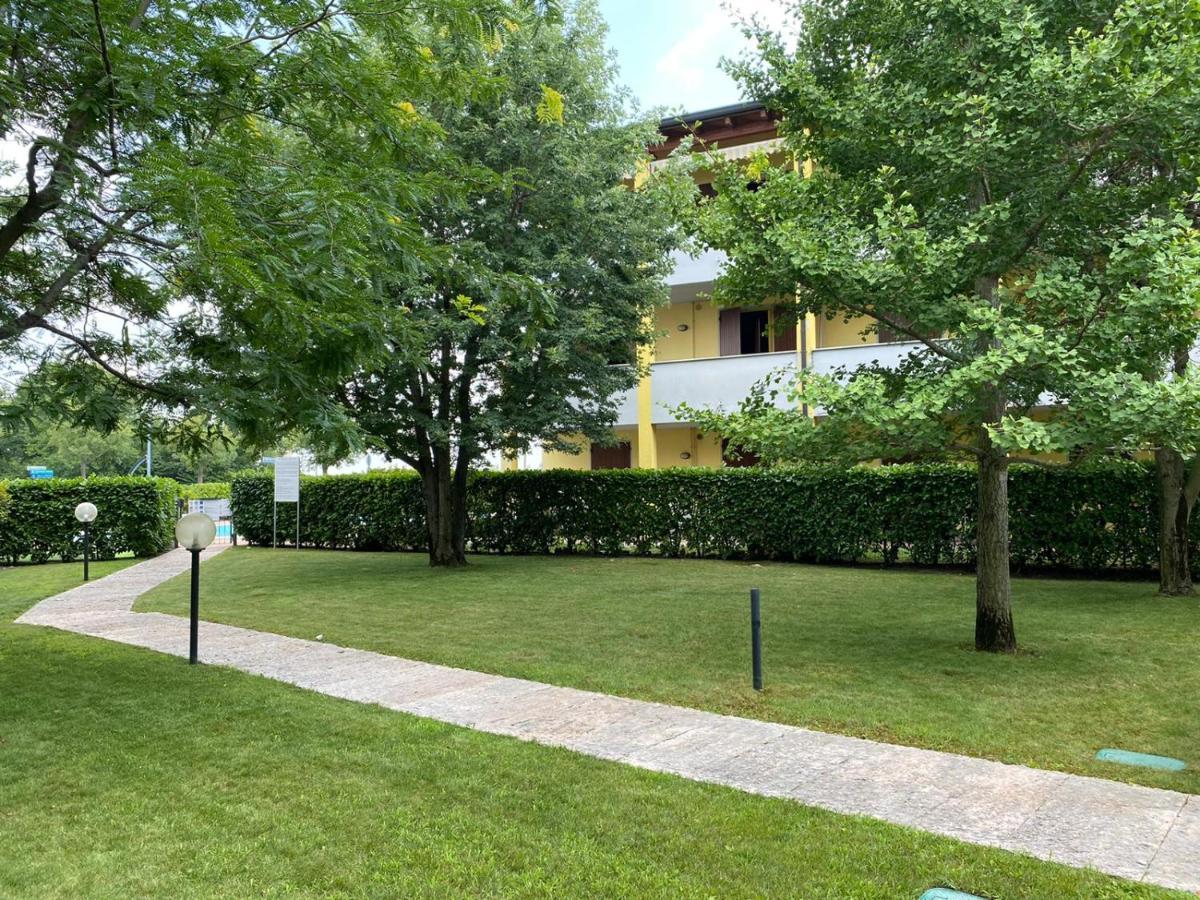 Appartamento Il Faro Con Giardino In Residence Con Piscina Desenzano del Garda Bagian luar foto